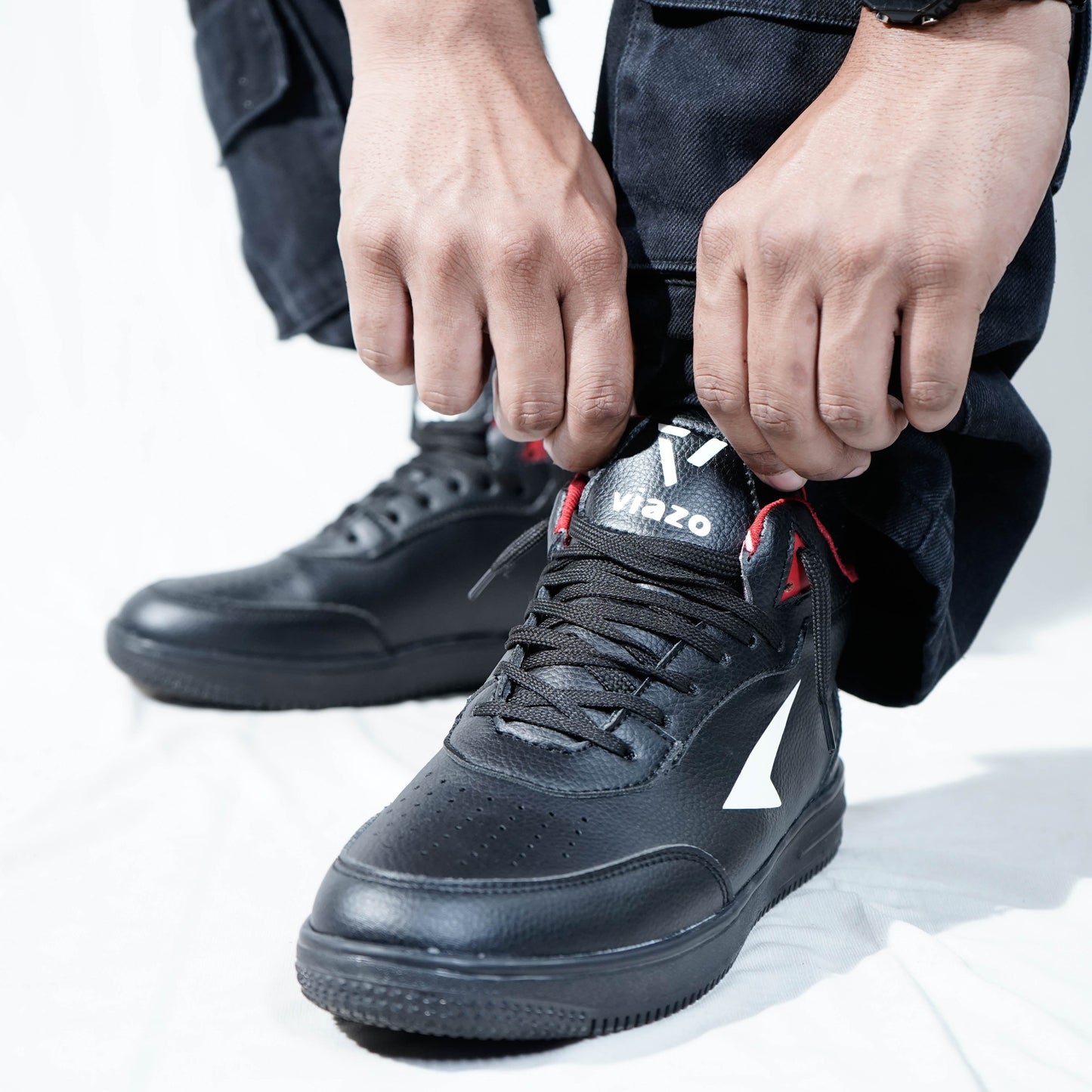 Viazo Eclipse Black Sneakers