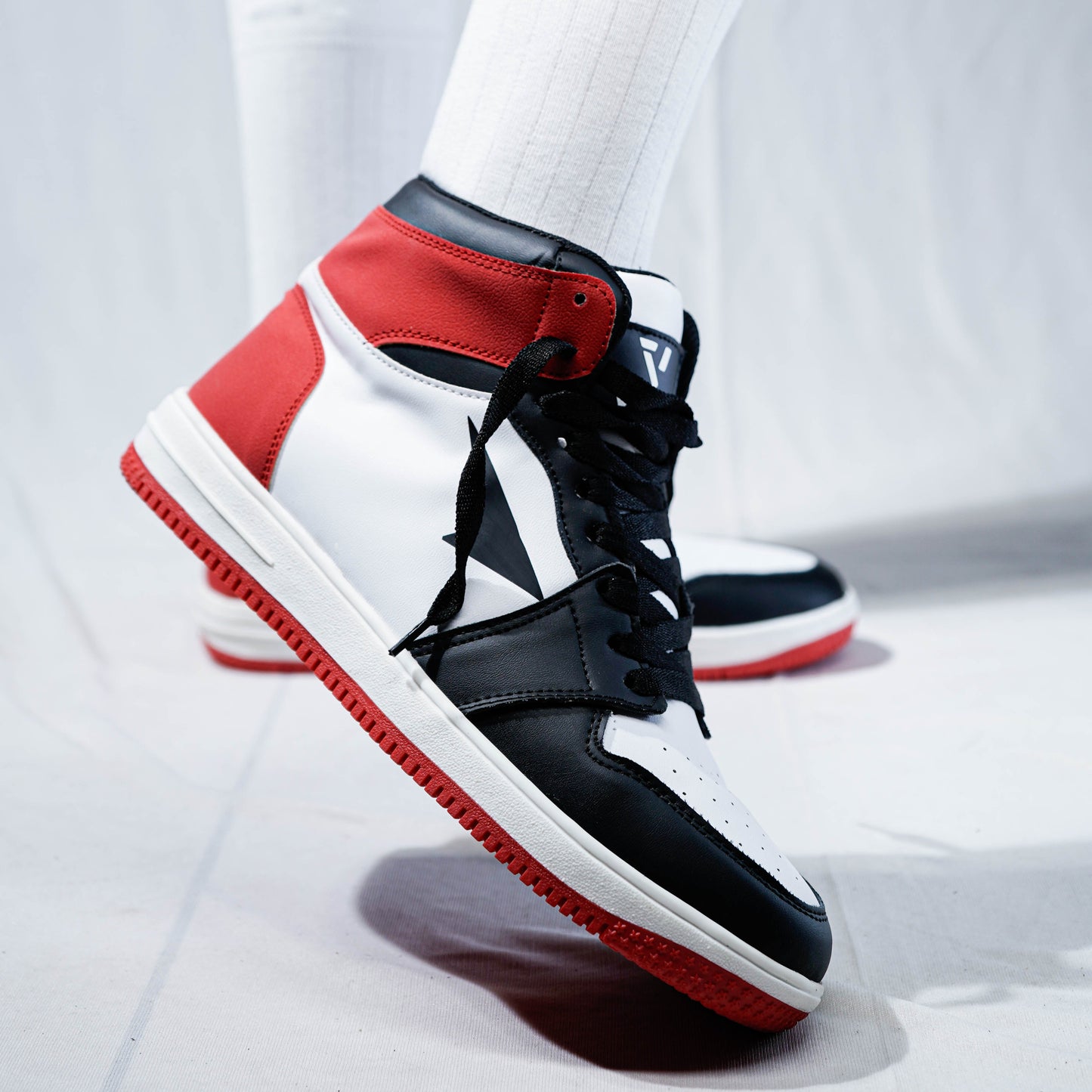 Viazo Supreme Red Sneakers