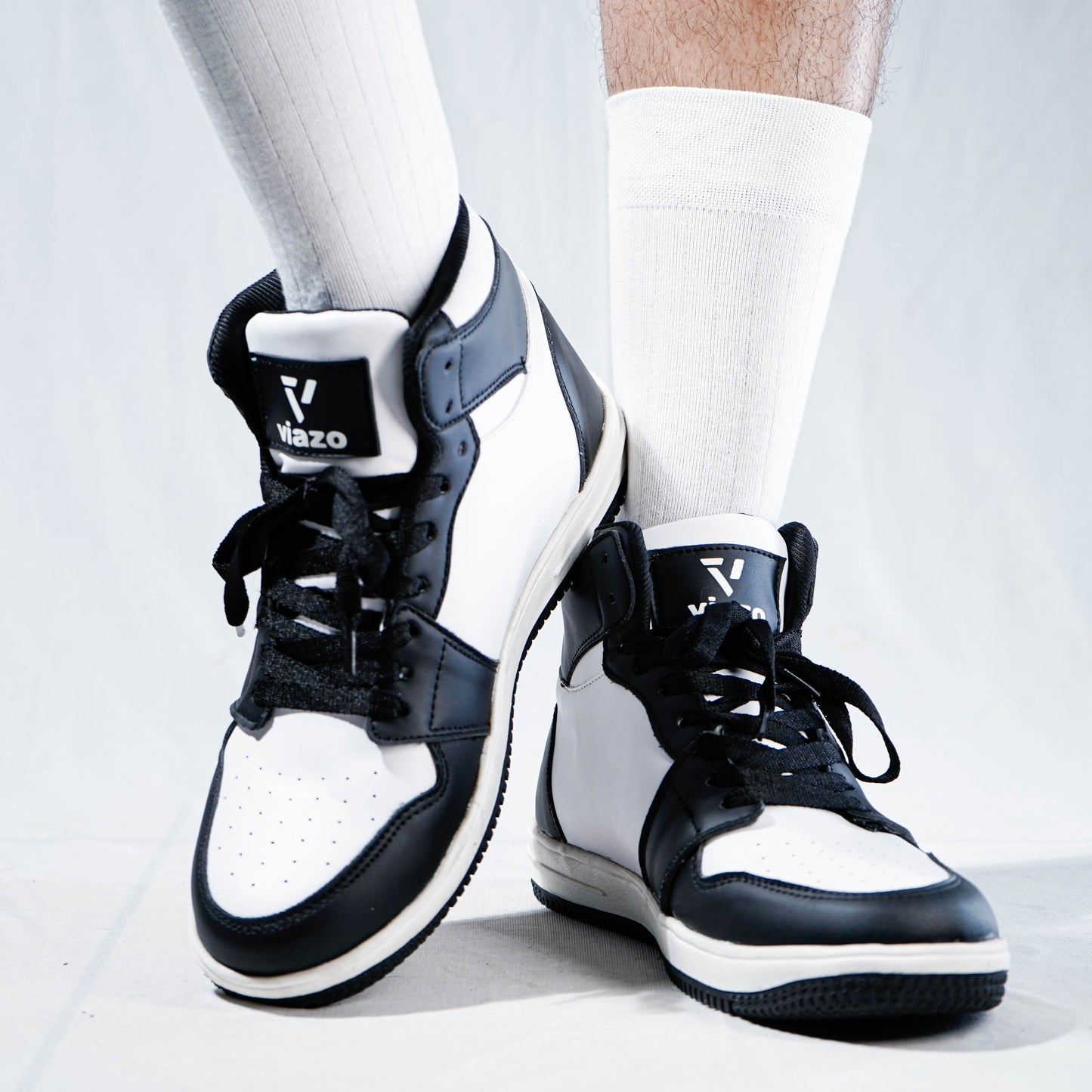 Viazo Supreme Black Sneakers